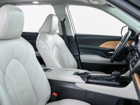 Used 2025 Toyota Grand Highlander AWD Hybrid image 28