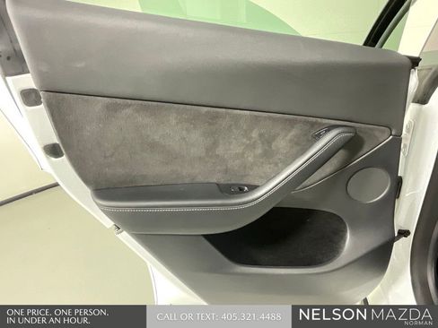 Used 2022 Tesla Model Y Long Range image 18