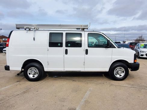 Used 2015 Chevrolet Express 2500 RWD image 4
