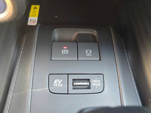 Used 2021 Toyota Venza XLE image 33