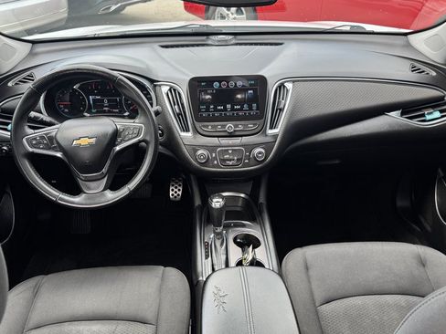 Used 2017 Chevrolet Malibu LT FWD image 24