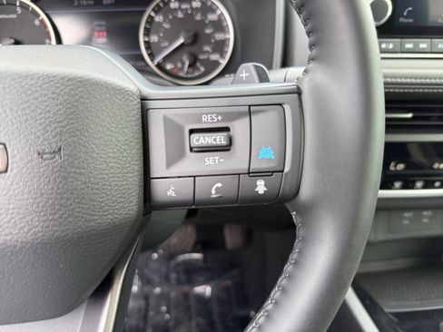 Used 2025 Nissan Rogue SV FWD image 22