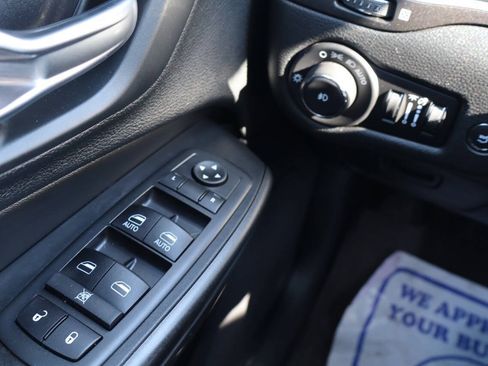 Used 2020 Jeep Cherokee Trailhawk w/ Comfort/Convenience Group AWD/4WD image 15