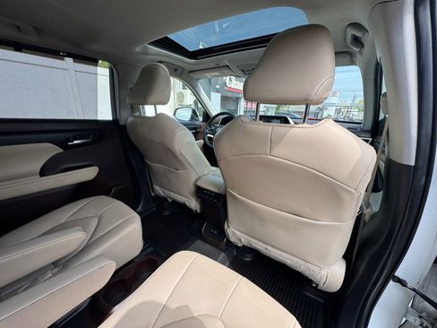 Used 2020 Toyota Highlander XLE image 39