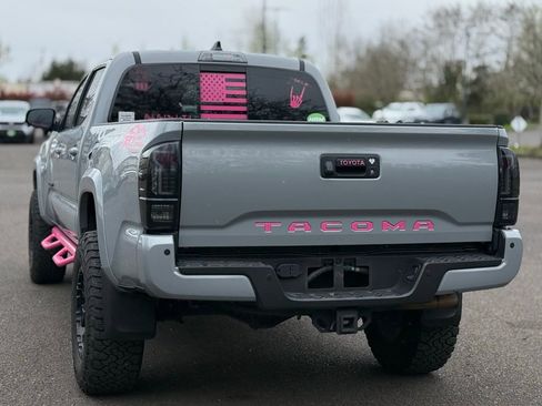 Used 2020 Toyota Tacoma TRD Sport w/ Technology Package image 3