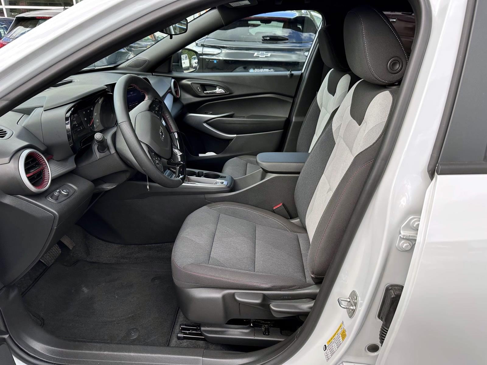 Used 2024 Chevrolet Trax RS w/ Driver Confidence Package FWD image 11