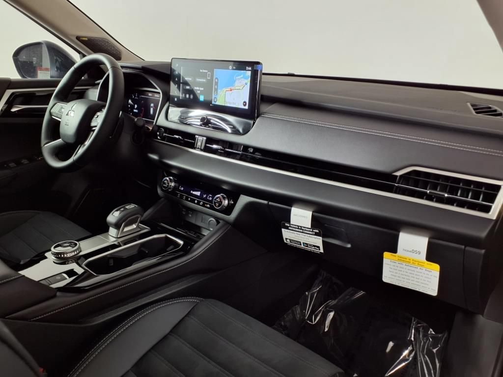 Used 2025 Mitsubishi Outlander SE FWD image 7