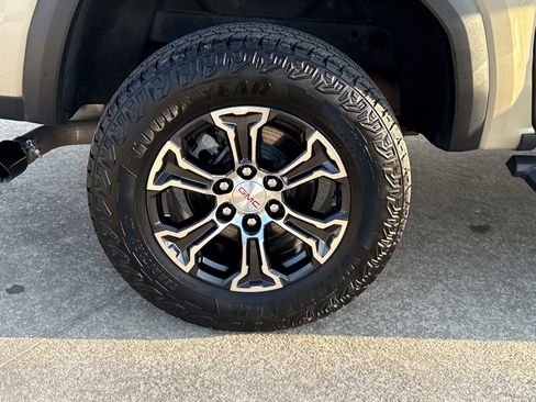 Certified 2023 GMC Canyon AT4 w/ AT4 Premium Package image 18