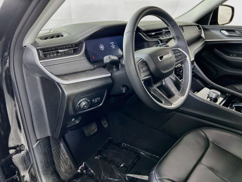 Used 2023 Jeep Grand Cherokee L Limited w/ Luxury Tech Group II AWD/4WD image 9