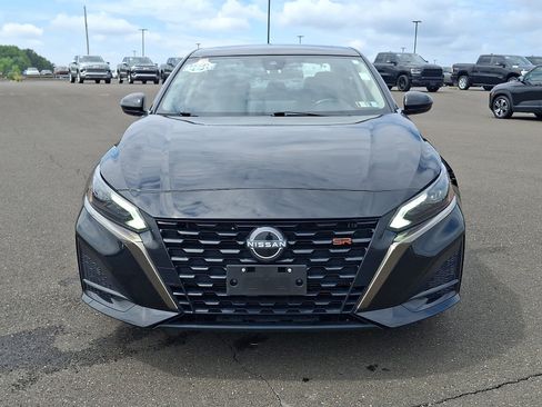 Used 2024 Nissan Altima 2.5 SR w/ SR Premium Package FWD image 2
