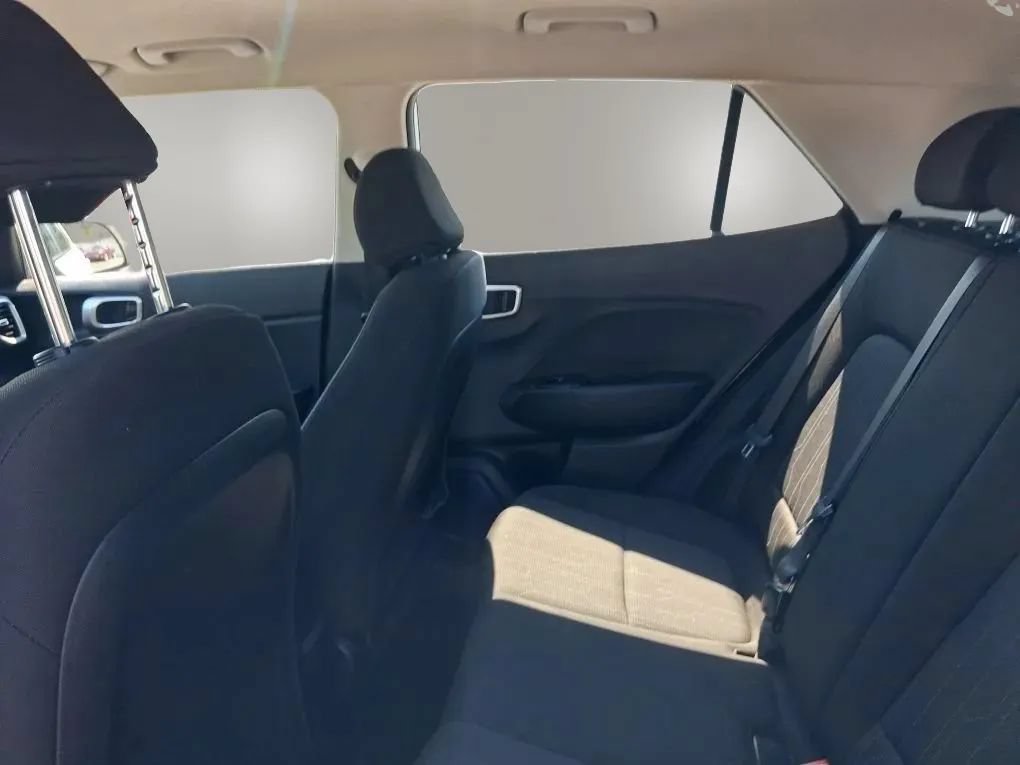 Used 2026 Hyundai Venue SE FWD image 25