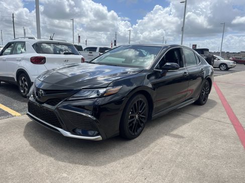 Used 2023 Toyota Camry XSE image 4