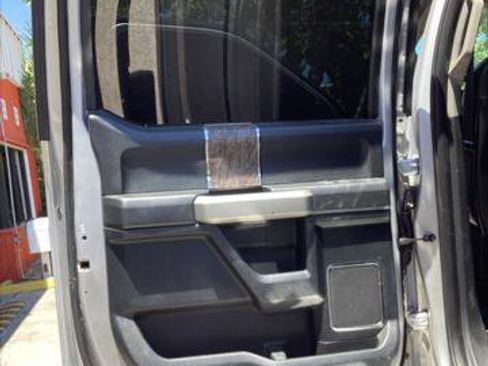 Used 2017 Ford F250 Lariat w/ Chrome Package image 19