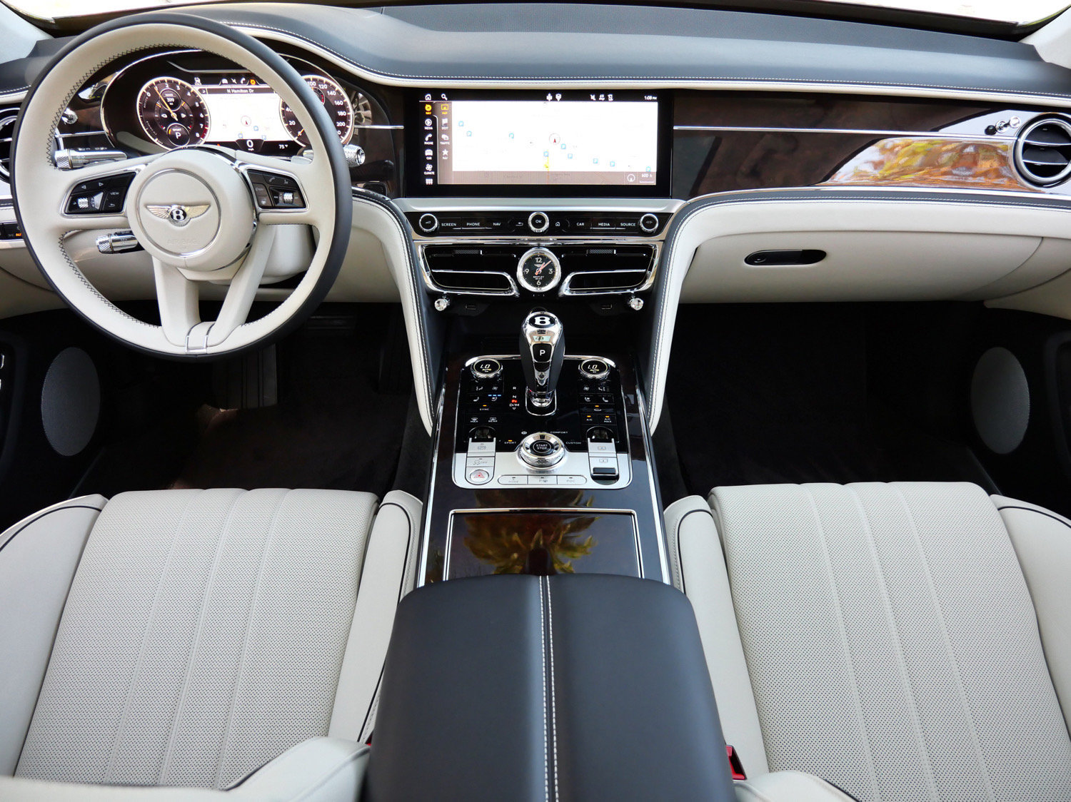 Used 2023 Bentley Flying Spur Plug-In Hybrid AWD/4WD image 4