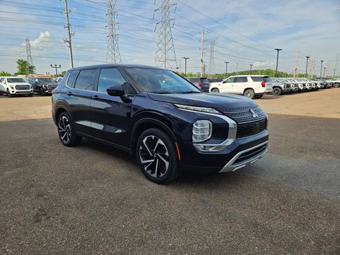 Used 2024 Mitsubishi Outlander SE image 8