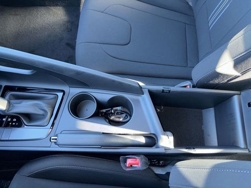 Certified 2025 Hyundai Elantra Sport image 23