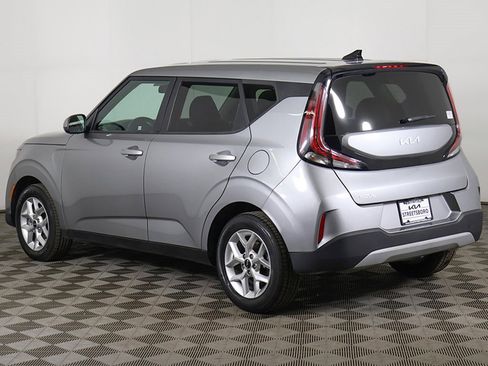 Used 2023 Kia Soul LX w/ LX Technology Package image 8