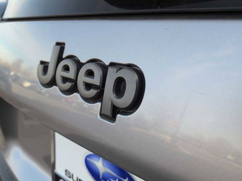 Used 2019 Jeep Cherokee Trailhawk image 12