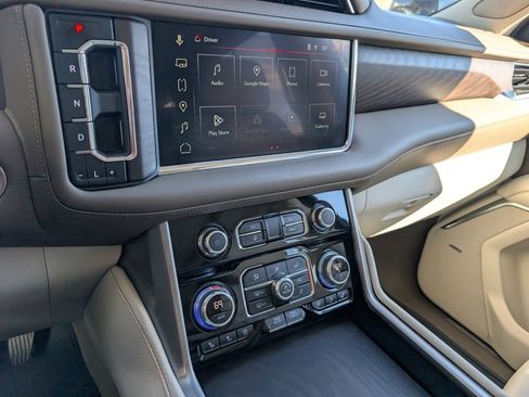 Used 2023 GMC Yukon Denali w/ Advanced Technology Package image 18