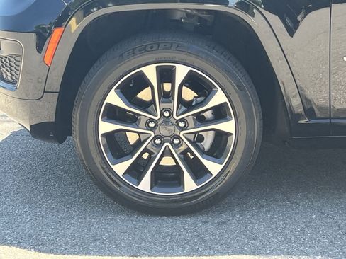 Used 2023 Jeep Grand Cherokee L Overland w/ Luxury Tech Group IV AWD/4WD image 13