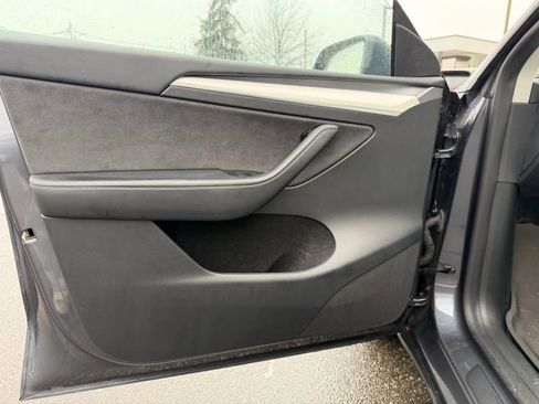 Used 2023 Tesla Model Y 2WD image 19