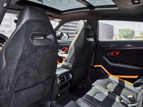 Used 2023 Lamborghini Urus Performante AWD/4WD image 47