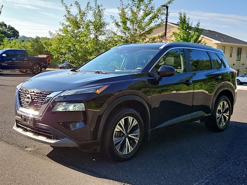 Certified 2023 Nissan Rogue SV w/ SV Premium Package AWD/4WD image 3