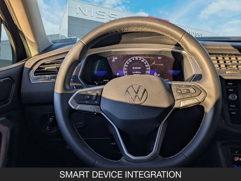 Used 2023 Volkswagen Tiguan SE image 12