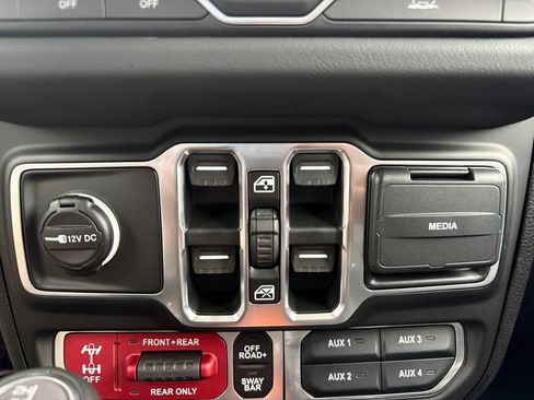 New 2026 Jeep Wrangler Unlimited Rubicon w/ Whitecap Package AWD/4WD image 10
