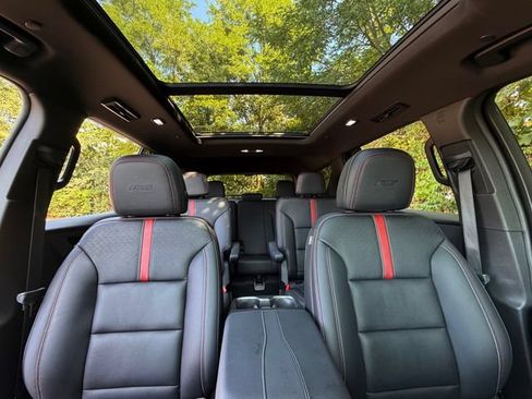 Used 2024 Chevrolet Traverse RS w/ LPO, Floor Liner Package AWD/4WD image 31