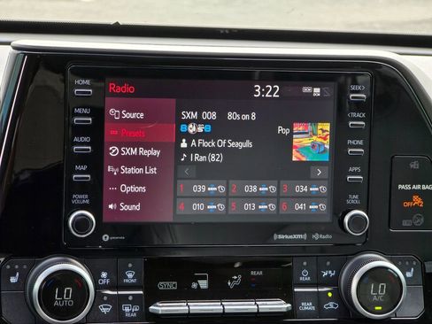 Used 2021 Toyota Highlander XLE AWD/4WD image 7