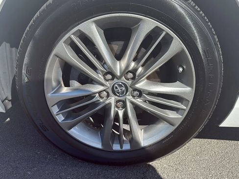 Used 2017 Toyota Camry SE FWD image 5