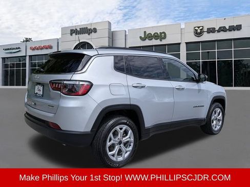 Certified 2025 Jeep Compass Latitude AWD/4WD image 3