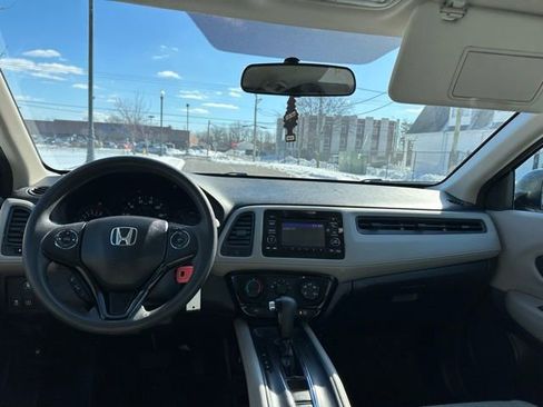 Used 2017 Honda HR-V LX image 3