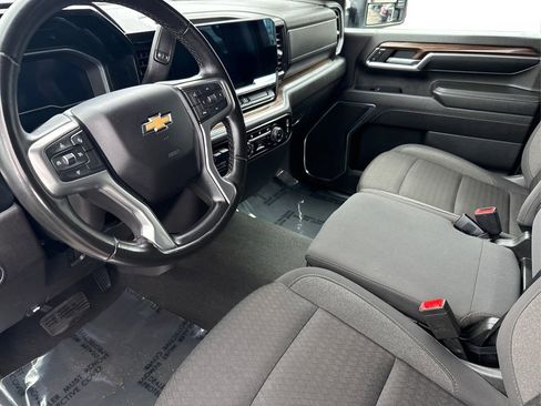 Used 2024 Chevrolet Silverado 3500 LT image 9