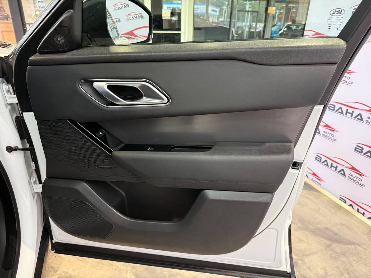 Used 2025 Land Rover Range Rover Velar Dynamic SE AWD/4WD image 59