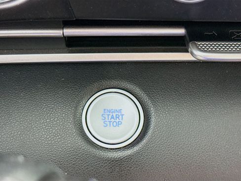 Used 2023 Hyundai Elantra SEL FWD image 21