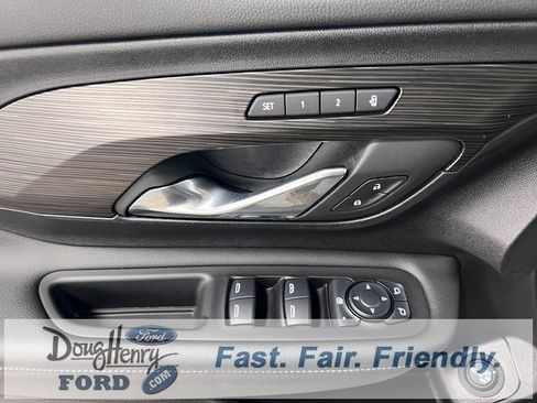 Used 2024 GMC Terrain SLT image 23