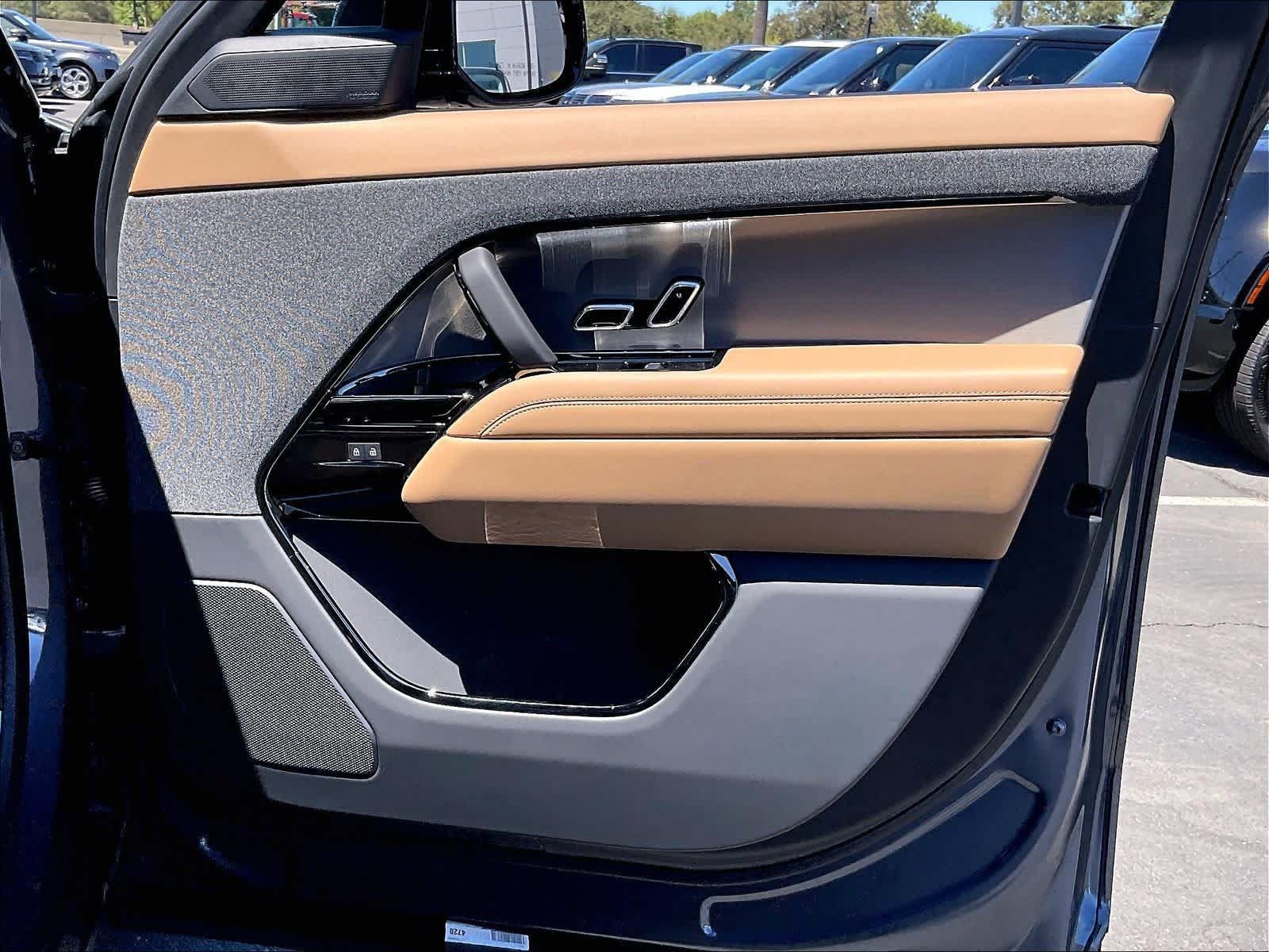 New 2026 Land Rover Range Rover Sport SE AWD/4WD image 30