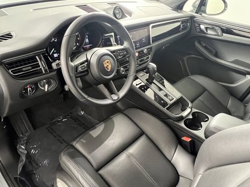 Certified 2026 Porsche Macan AWD/4WD image 4