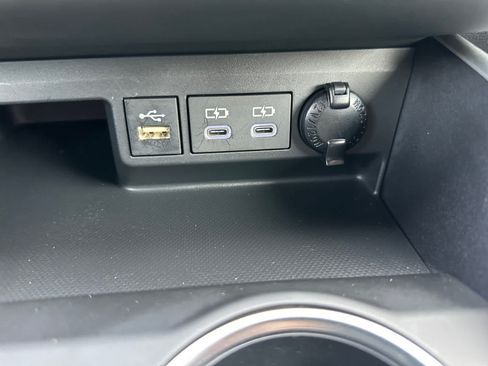 Used 2023 Toyota Highlander L FWD image 26