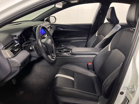 Used 2025 Toyota Camry SE FWD image 12