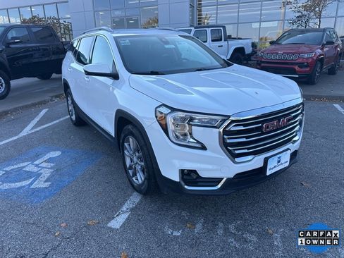 Used 2024 GMC Terrain SLT image 7