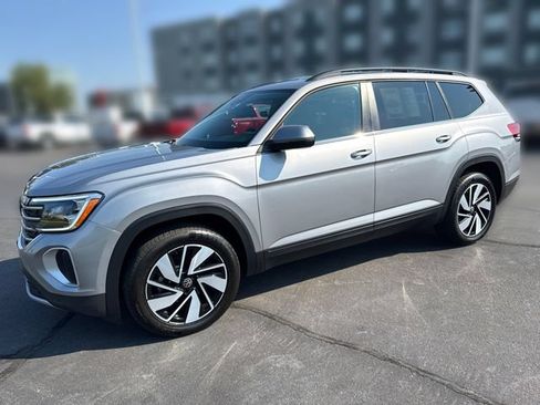 Used 2025 Volkswagen Atlas SE AWD/4WD image 1