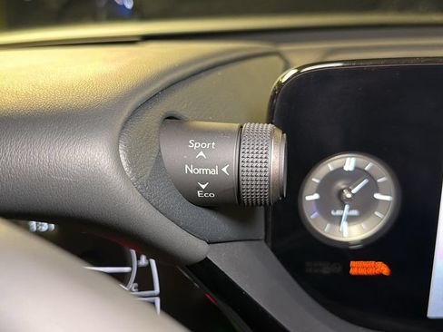 Certified 2025 Lexus ES 300h w/ Premium Package FWD image 30