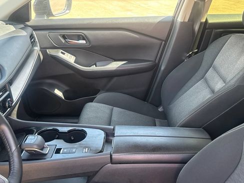 Certified 2025 Nissan Rogue SV FWD image 41