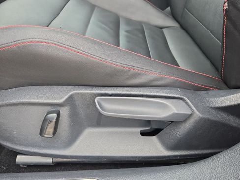 Used 2015 Volkswagen GTI SE FWD image 15