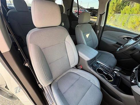 Used 2021 Chevrolet Traverse LT image 37