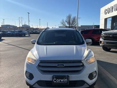 Used 2018 Ford Escape SE w/ SE Sync 3 Package image 4