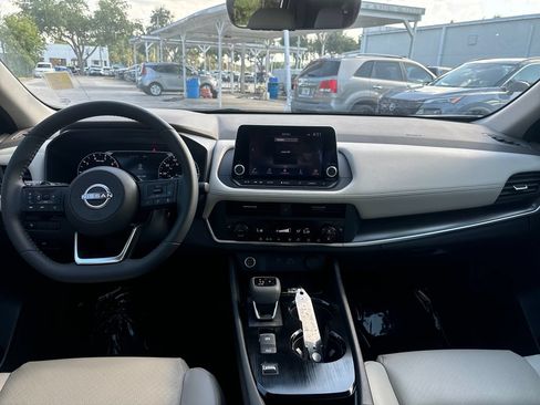 Used 2023 Nissan Rogue SV w/ SV Premium B Package FWD image 13